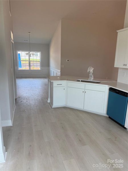 Kitchen/ Dining Room