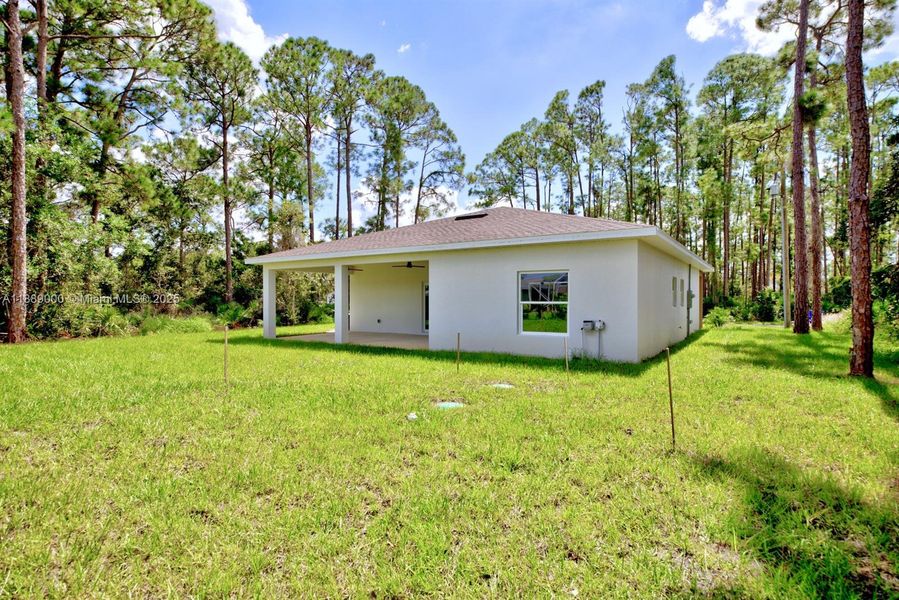 Exterior details and patio area of a home in , Sebring (Image 19).