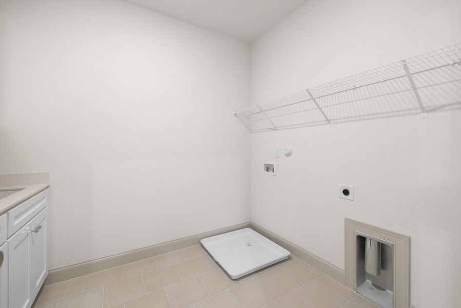 Representative unfurnished interior of a home built from the The Hampton by RobuckHomes in Baylee Ridge, Selma (Image 189).