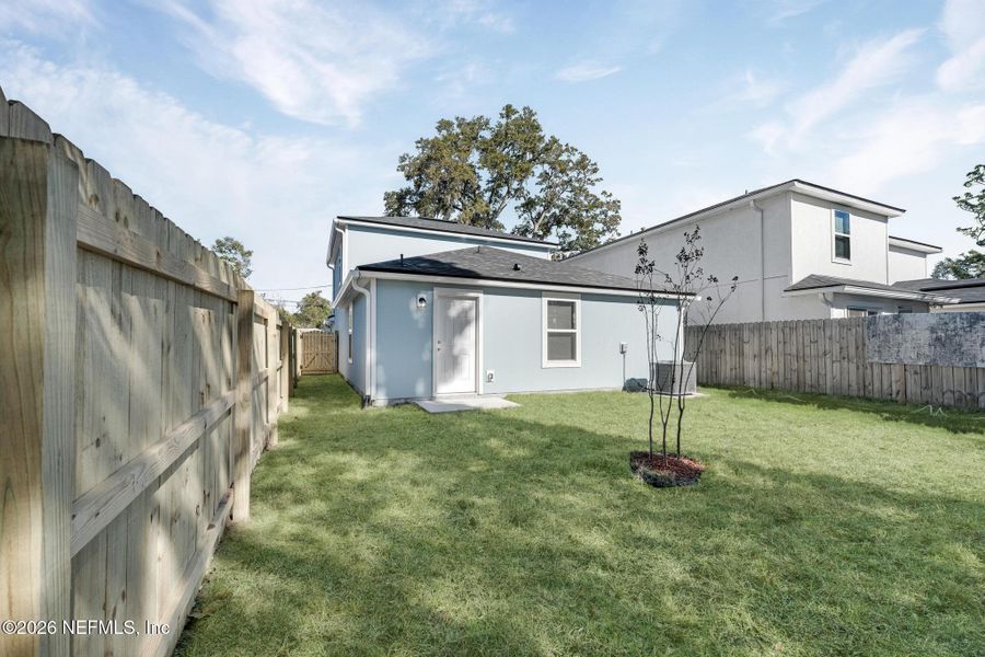 Exterior details and patio area of a home in , Jacksonville (Image 27).