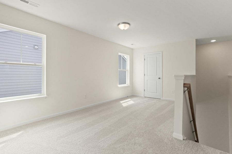 Spacious, unfurnished interior of a new home in Bellevue, Greenville (Image 26).