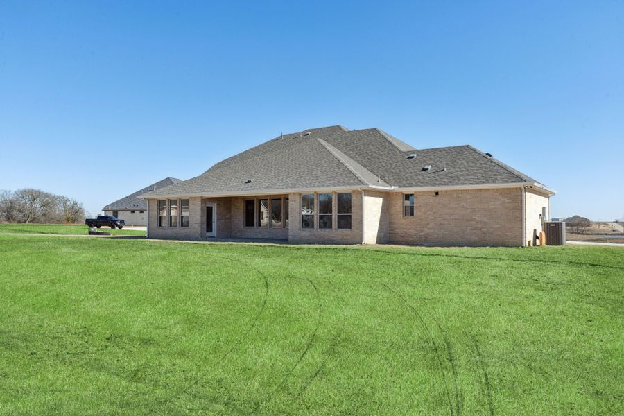 Representative exterior details of a home built from the Emerson by Centre Living Homes in Lakeway Estates, Waxahachie (Image 33).