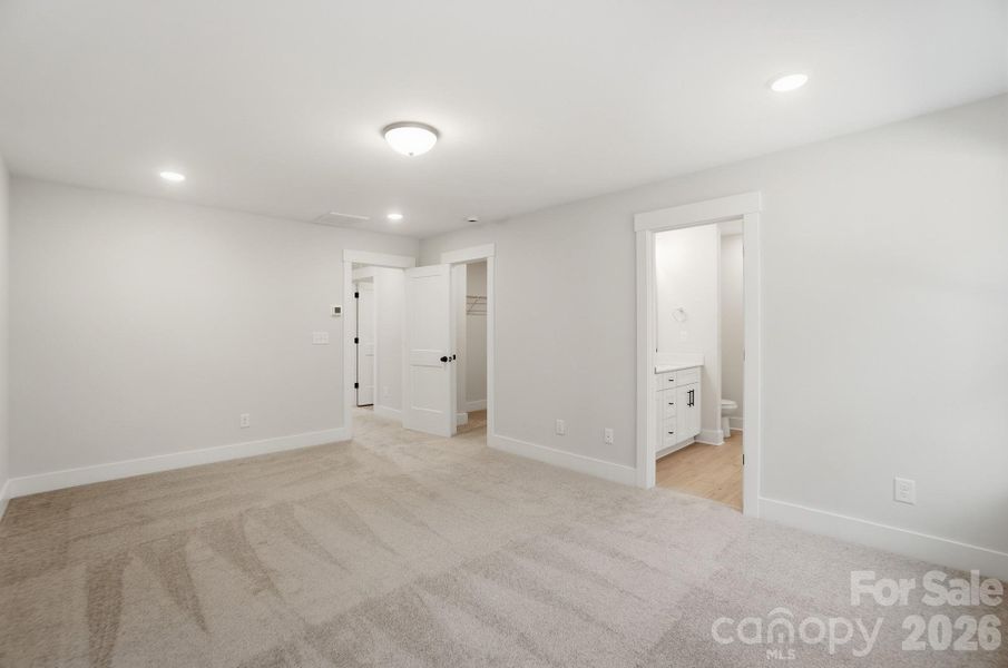 Spacious, unfurnished interior of a new home in Blythe Mill Townhomes, Waxhaw (Image 37).