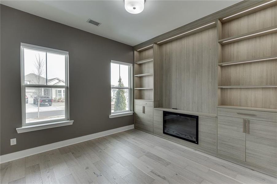 Spacious, unfurnished interior of a new home in The Retreat at Sterling on the Lake 48', Flowery Branch (Image 47).