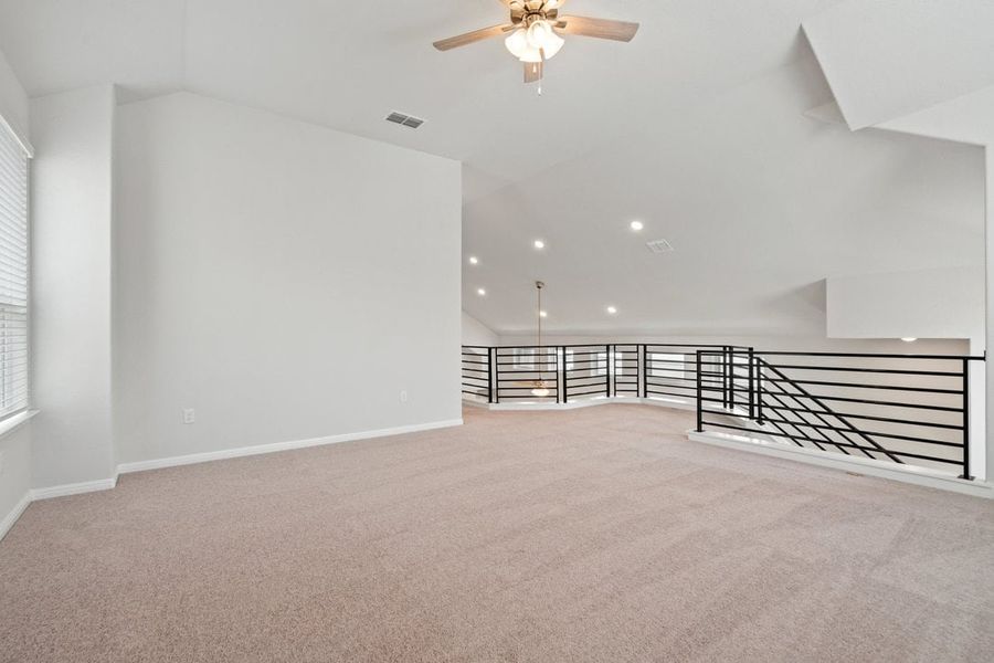 Spacious, unfurnished interior of a new home in Porter Country, Buda (Image 16).