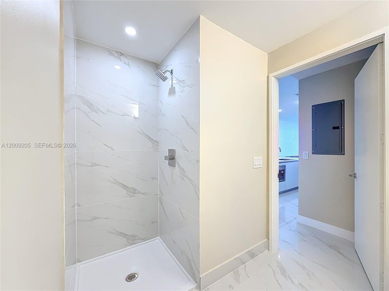 Spacious, unfurnished interior of a new home in , Miami (Image 23).