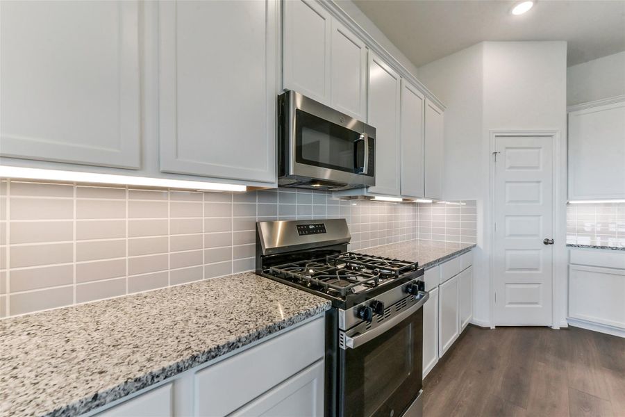 Furnished interior view inside a new home in River Ranch Meadows, Dayton (Image 9).
