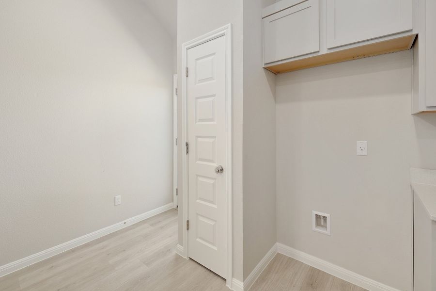 Spacious, unfurnished interior of a new home in Trinity Ranch, Elgin (Image 17).