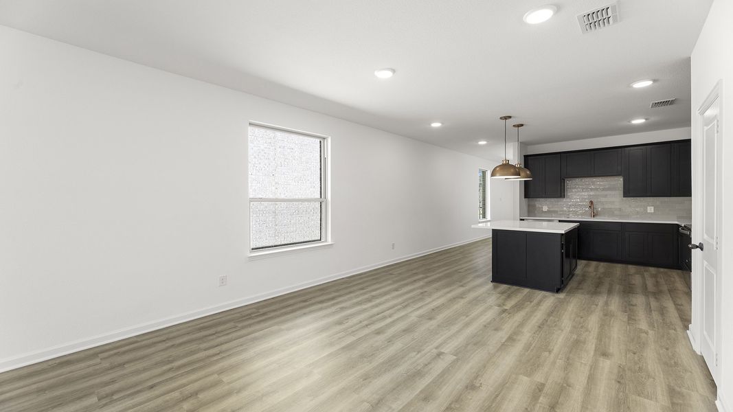 Spacious, unfurnished interior of a new home in Churchill, Anna (Image 15).