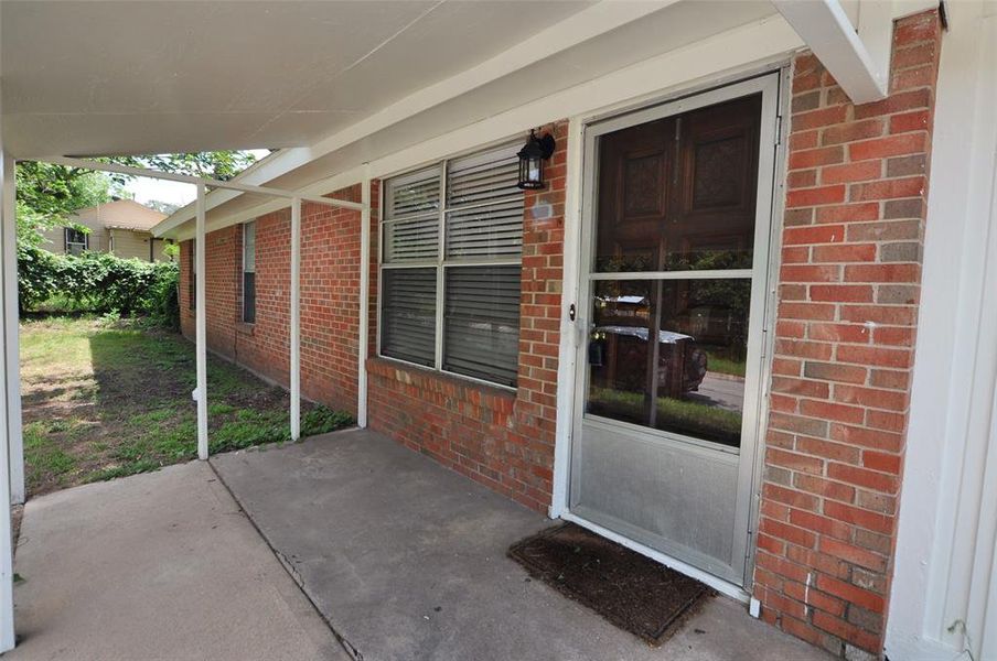 Exterior details and patio area of a home in , Weatherford (Image 11).