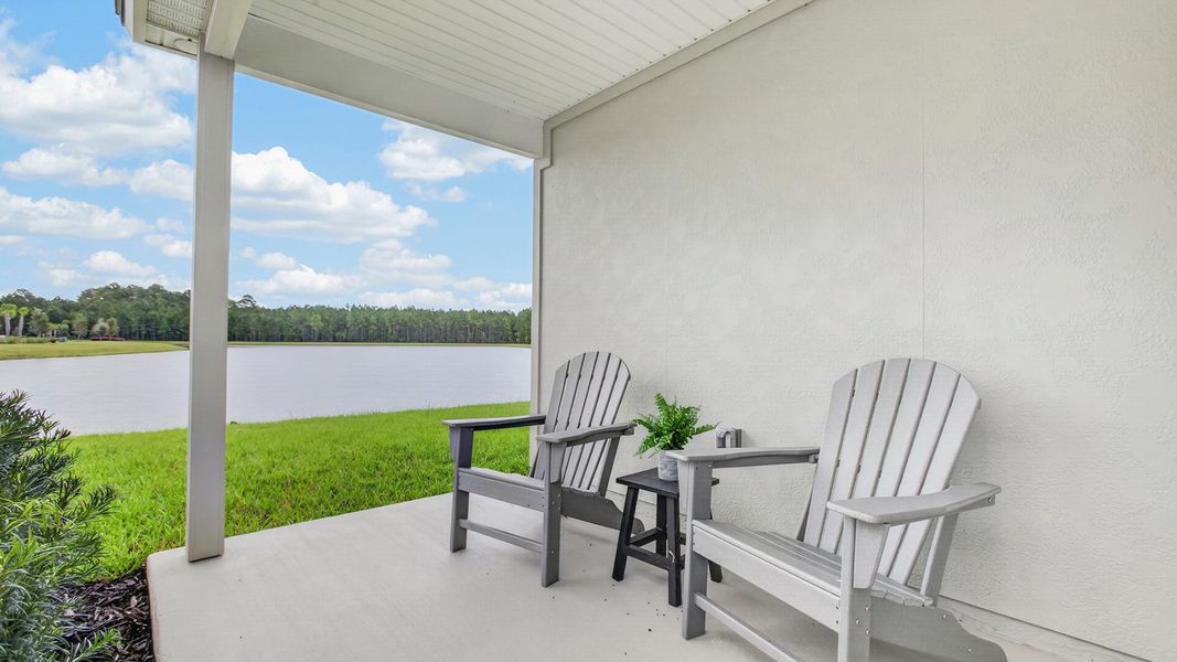 Exterior details and patio area of a home in Bridle Creek, Jacksonville (Image 3).