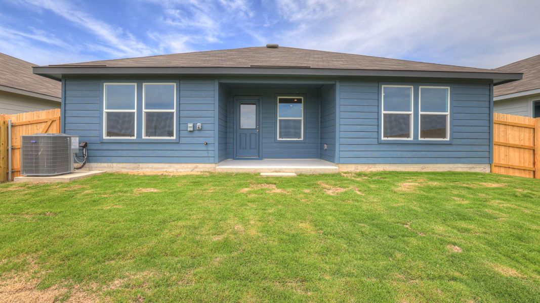 Representative exterior details of a home built from the The Denton by D.R. Horton in Swenson Heights, Seguin (Image 3).
