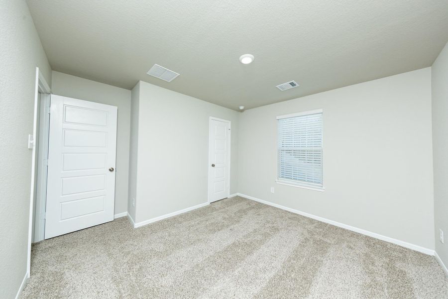 Spacious, unfurnished interior of a new home in Mackenzie Creek, Conroe (Image 15). Spacious, unfurnished interior of a new home in Mackenzie Creek, Conroe (Image 15).
