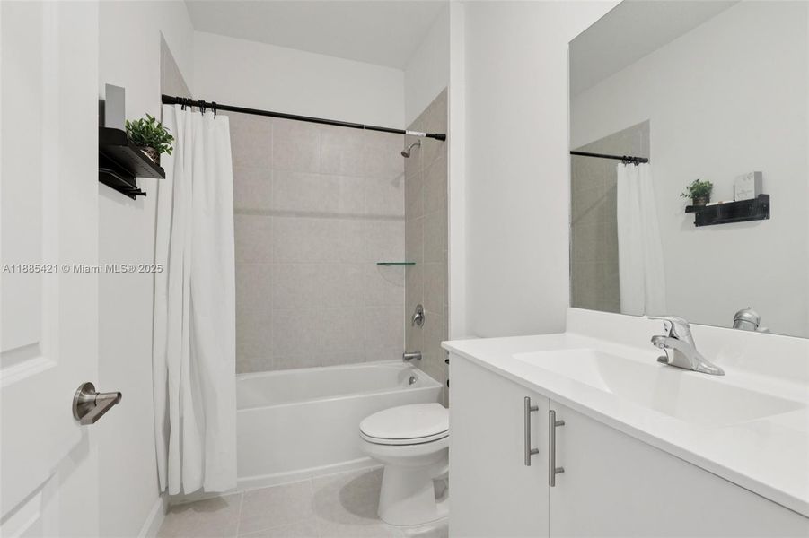 Furnished interior view inside a new home in , Homestead (Image 17).