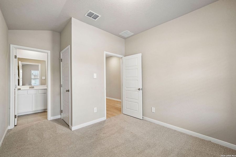 Spacious, unfurnished interior of a new home in Royal Crest, San Antonio (Image 29).