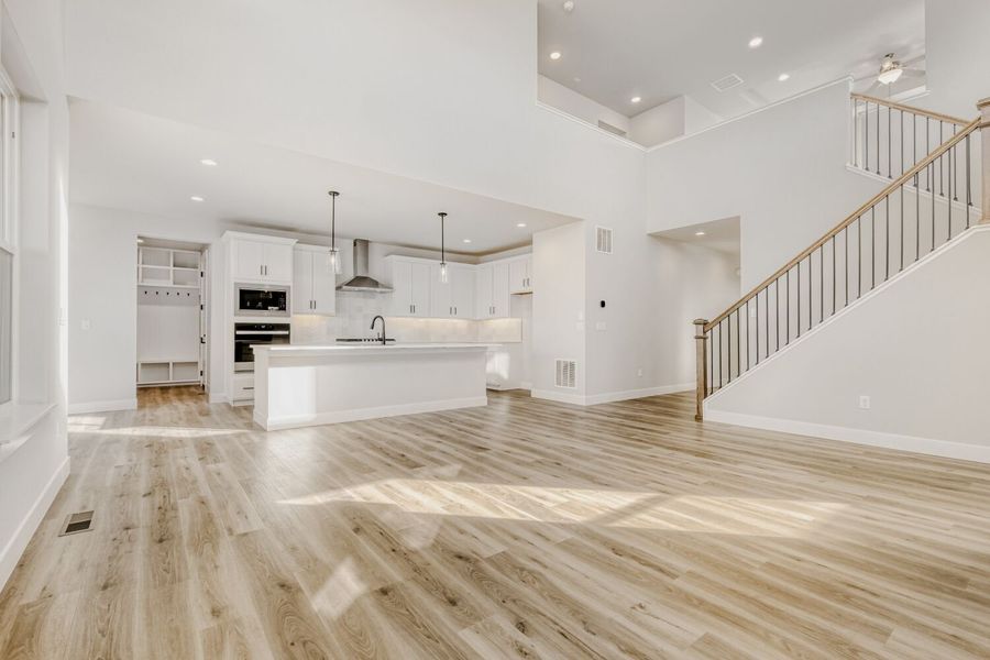 8022 Pennydale - Living Area