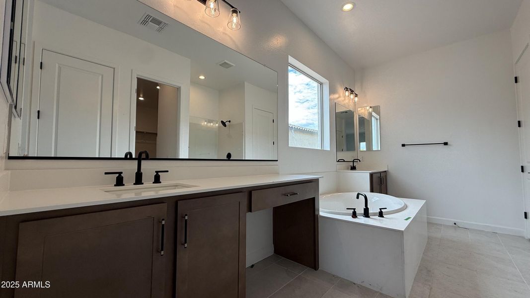 024 - Owner's Bathroom 024 - Owner's Bathroom