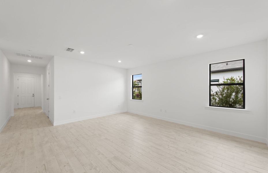 Spacious, unfurnished interior of a new home in Terreno, Naples (Image 16).