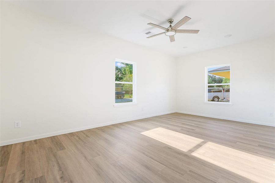 Spacious, unfurnished interior of a new home in , Pearland (Image 21).