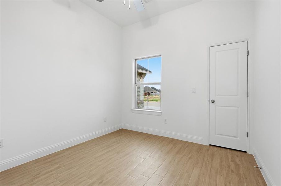 Spacious, unfurnished interior of a new home in , Tolar (Image 16).