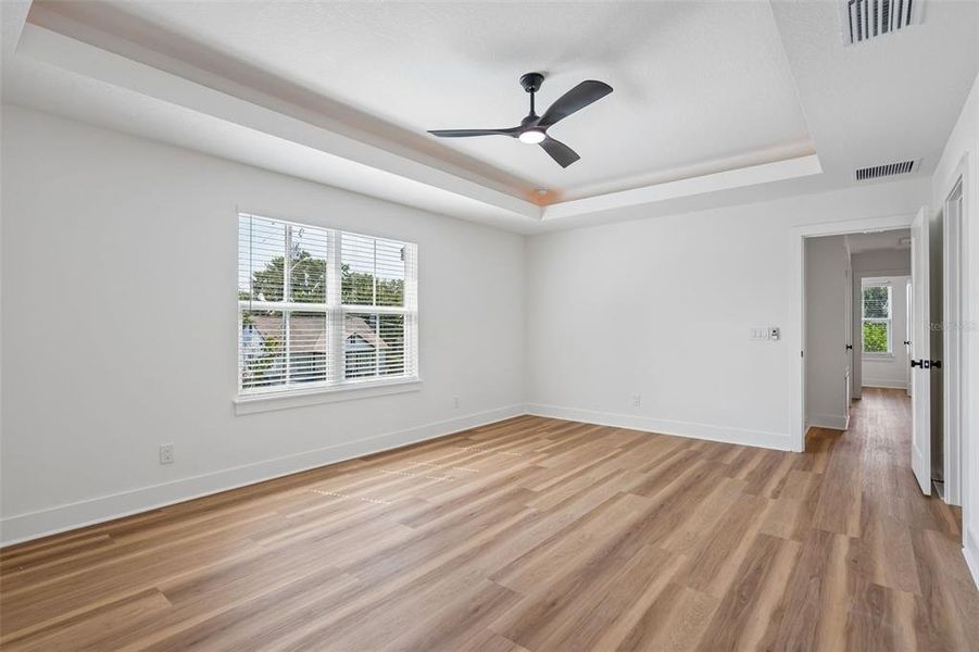 Spacious, unfurnished interior of a new home in , Orlando (Image 15).