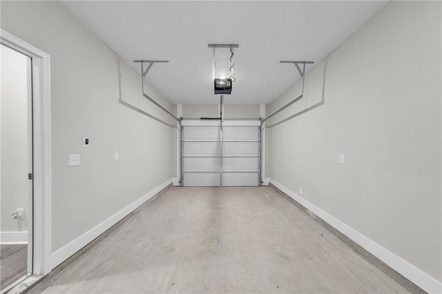 Spacious, unfurnished interior of a new home in , Griffin (Image 16).