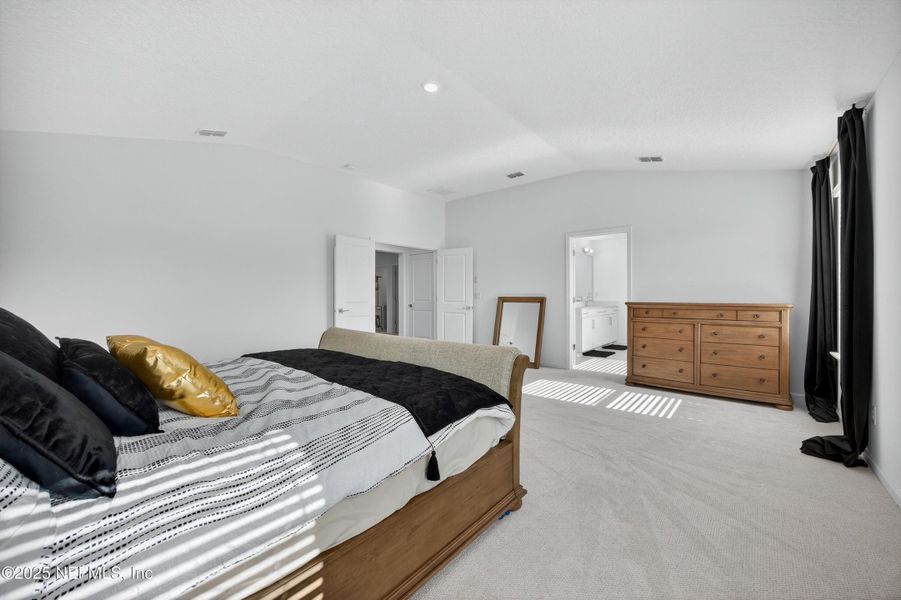 Furnished interior view inside a new home in , Middleburg (Image 15).