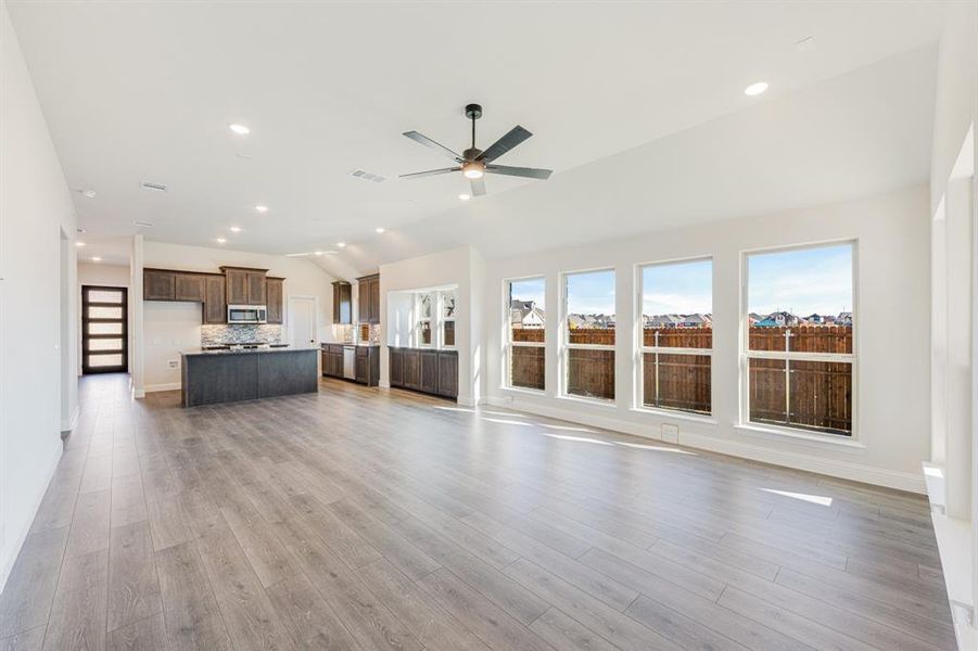 Spacious, unfurnished interior of a new home in Maplewood, Glenn Heights (Image 29).