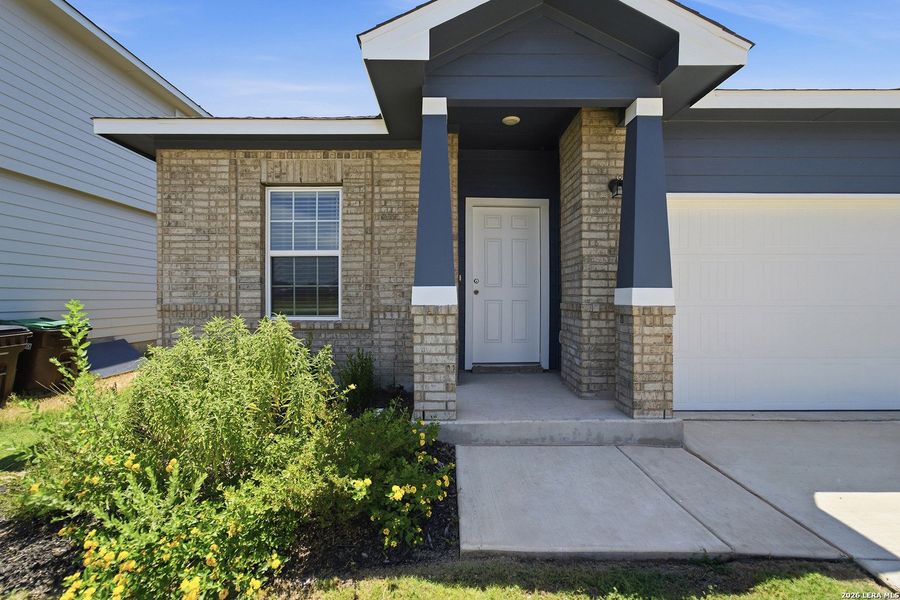 Exterior details and patio area of a home in Red Hawk Landing, San Antonio (Image 3).
