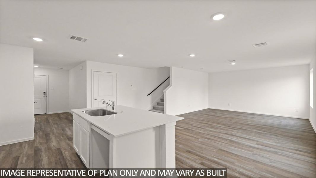 Furnished interior view inside a new home in Silverthorne, Conroe (Image 6).