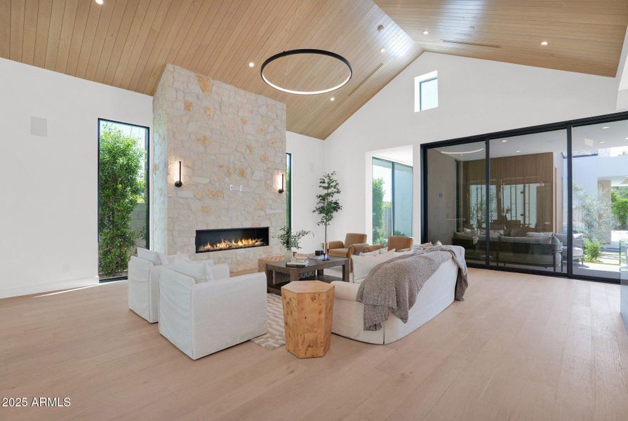 33-web-or-mls-P1223448