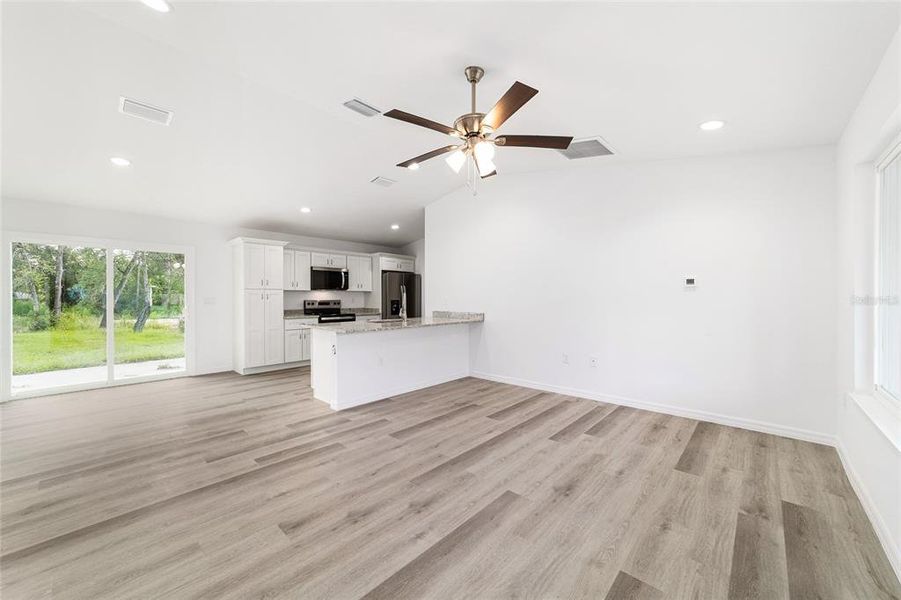 Spacious, unfurnished interior of a new home in , Silver Springs (Image 33).
