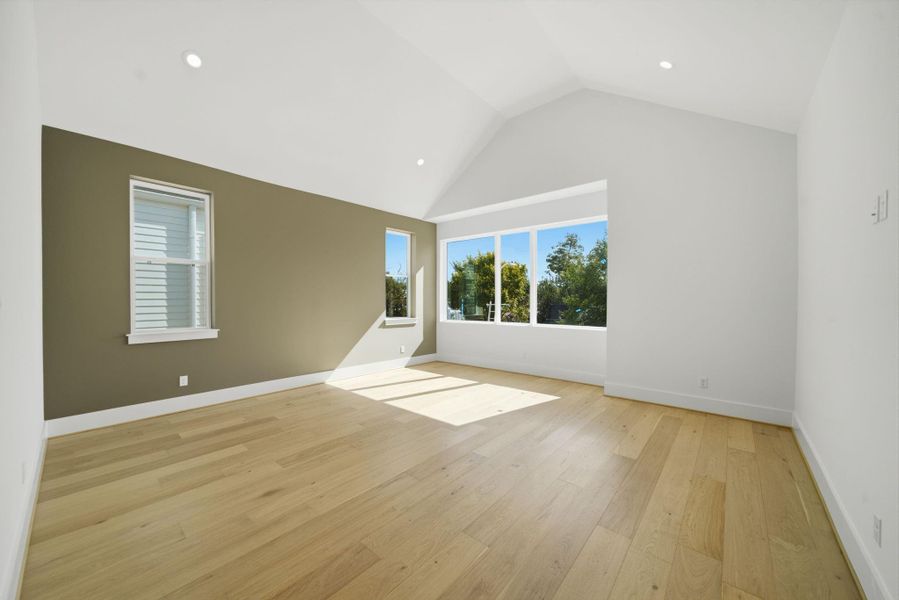 Spacious, unfurnished interior of a new home in , Houston (Image 22).