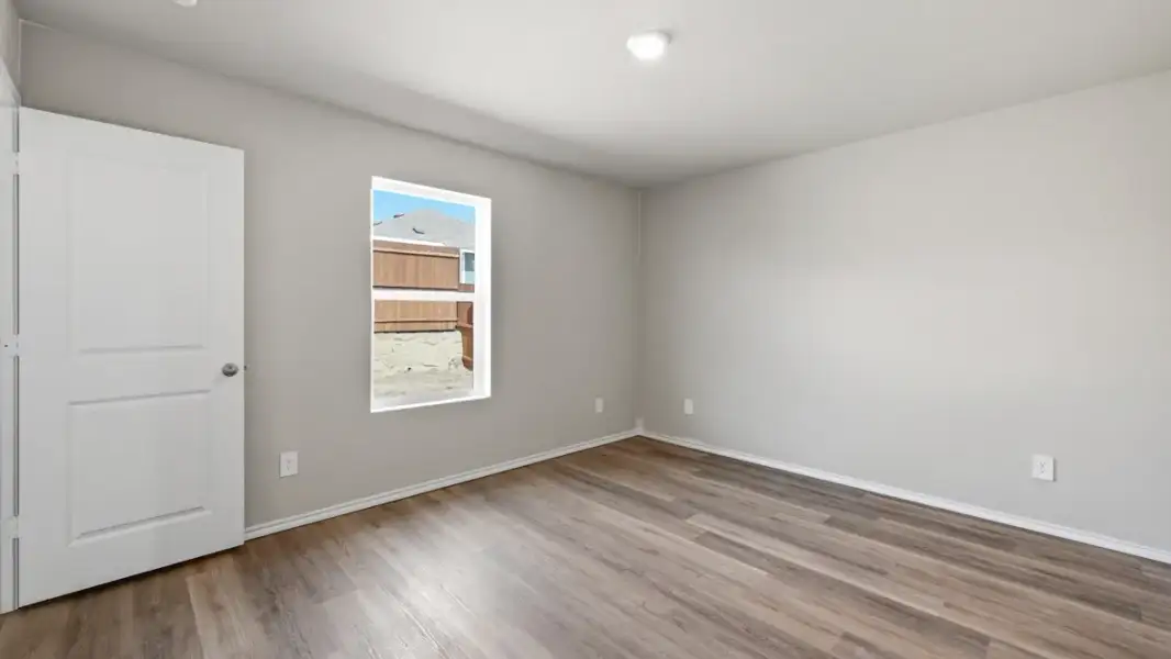 Representative unfurnished interior of a home built from the Estero by D.R. Horton in Ponder Farms, Ponder (Image 24).
