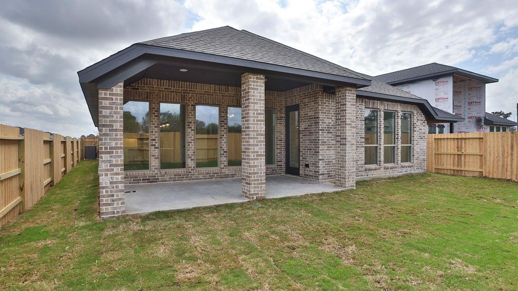Exterior details and patio area of a home in Everly, Tomball (Image 3).