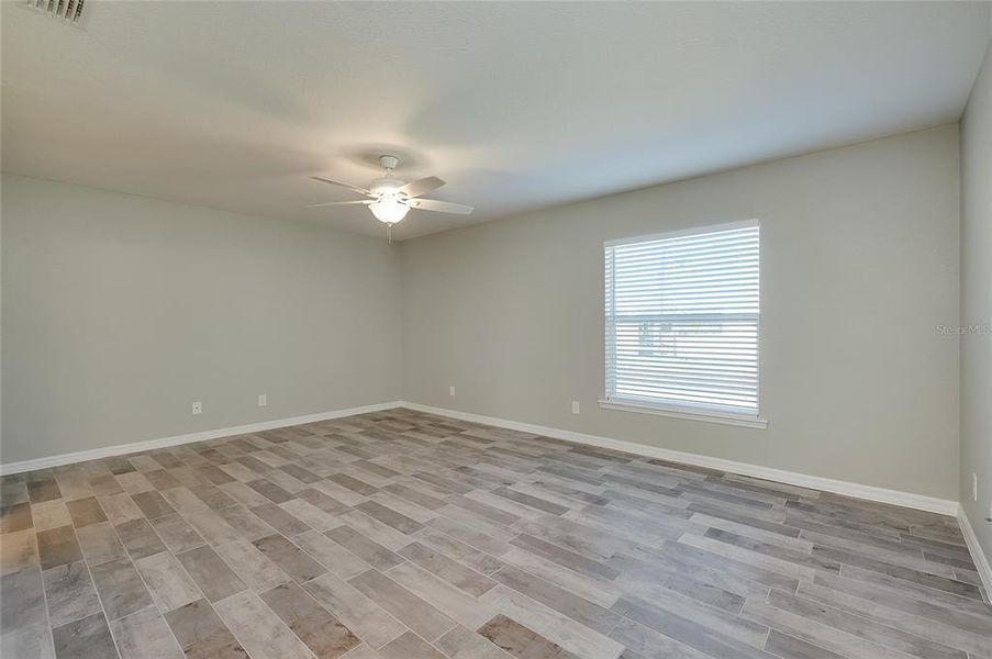 Spacious, unfurnished interior of a new home in , Englewood (Image 48).