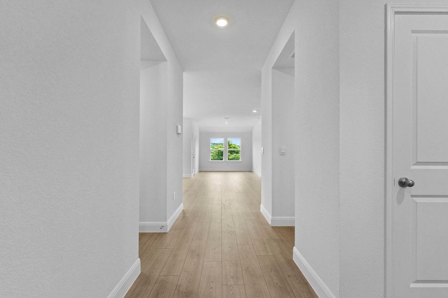 Spacious, unfurnished interior of a new home in Riverview, Georgetown (Image 20).