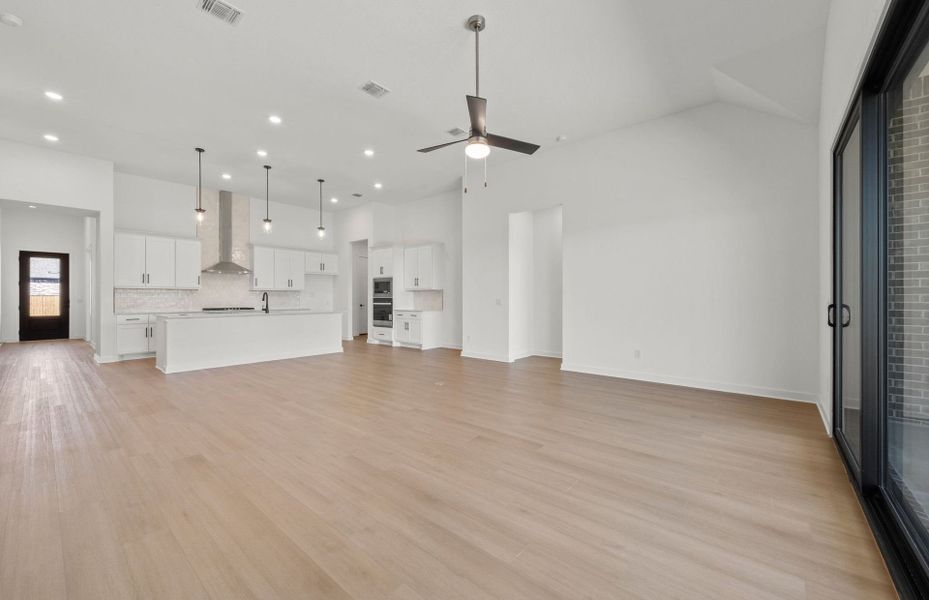 Spacious, unfurnished interior of a new home in 6 Creeks, Kyle (Image 38).