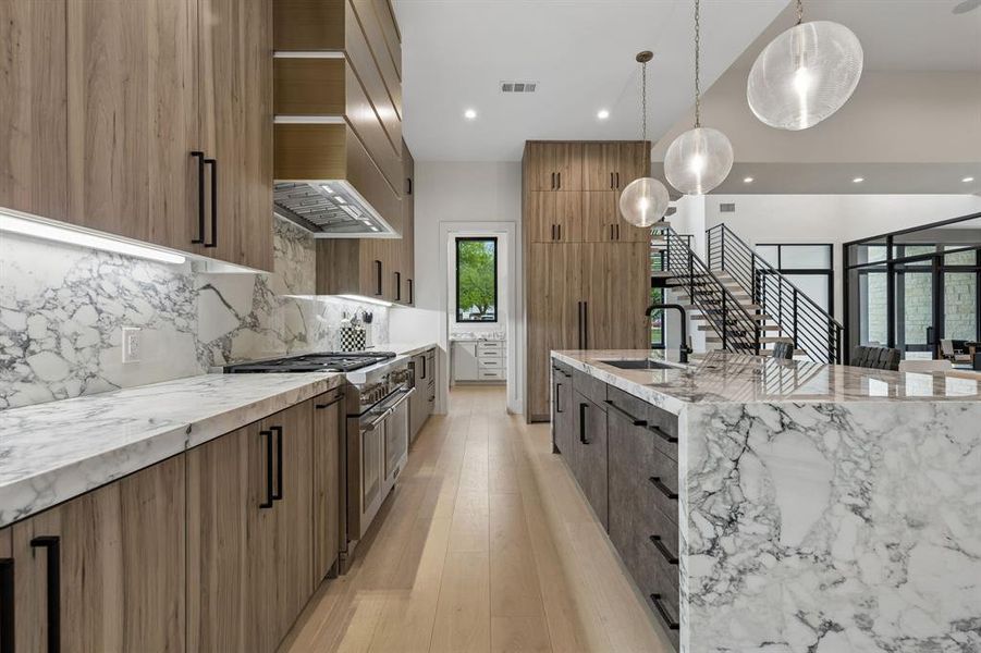 Furnished interior view inside a new home in , Colleyville (Image 35).