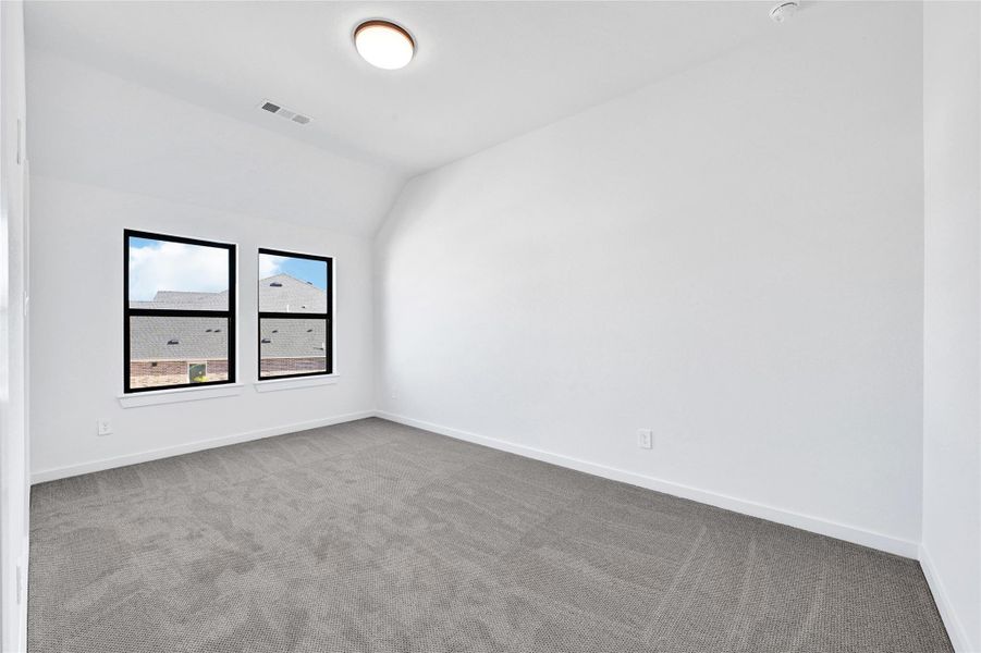 Spacious, unfurnished interior of a new home in Cross Creek West, Fulshear (Image 38).