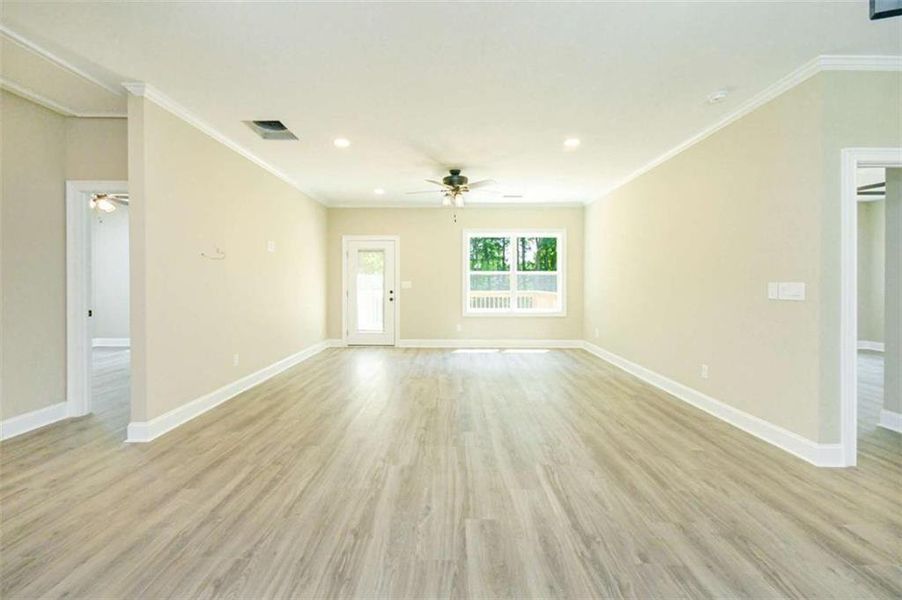 Spacious, unfurnished interior of a new home in , Gainesville (Image 11).