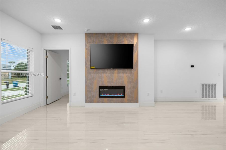 Spacious, unfurnished interior of a new home in , Palm Bay (Image 27). Spacious, unfurnished interior of a new home in , Palm Bay (Image 27).