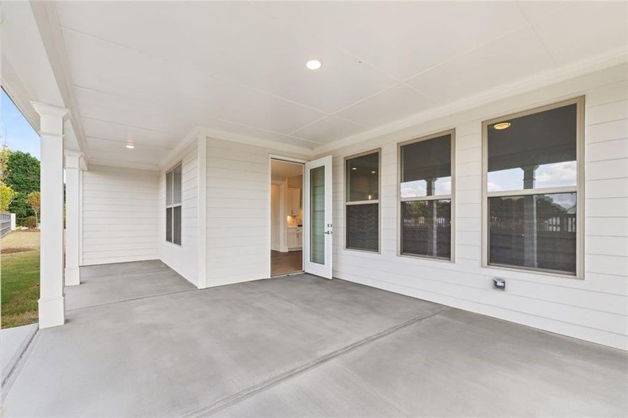 Exterior details and patio area of a home in Soleil Summit Chase, Snellville (Image 27).