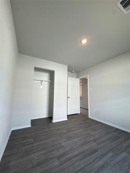 Spacious, unfurnished interior of a new home in Santa Fe, Cleveland (Image 25).