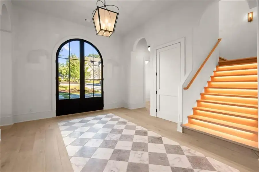 Spacious, unfurnished interior of a new home in , Alpharetta (Image 44).