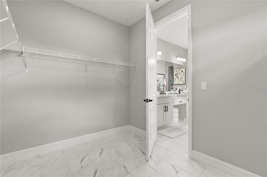 Spacious, unfurnished interior of a new home in , Sebring (Image 21).