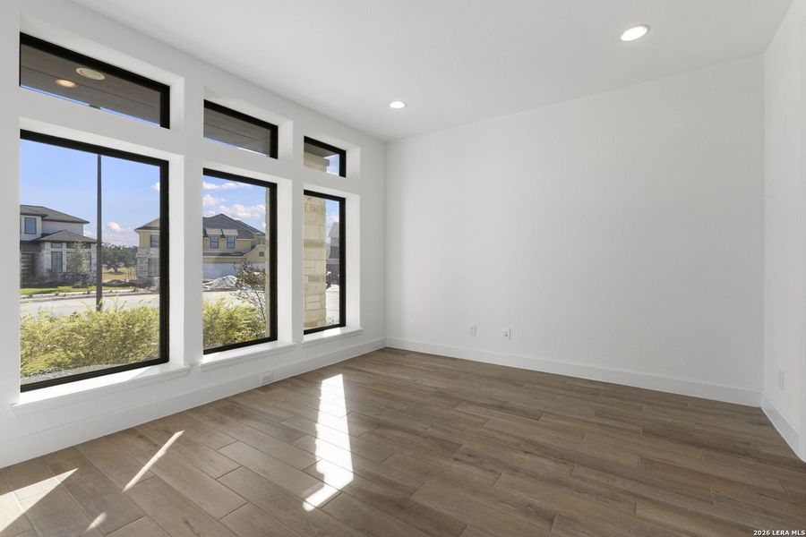 Spacious, unfurnished interior of a new home in Esperanza, Boerne (Image 58).