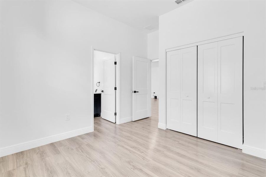 Spacious, unfurnished interior of a new home in , Haines City (Image 45).