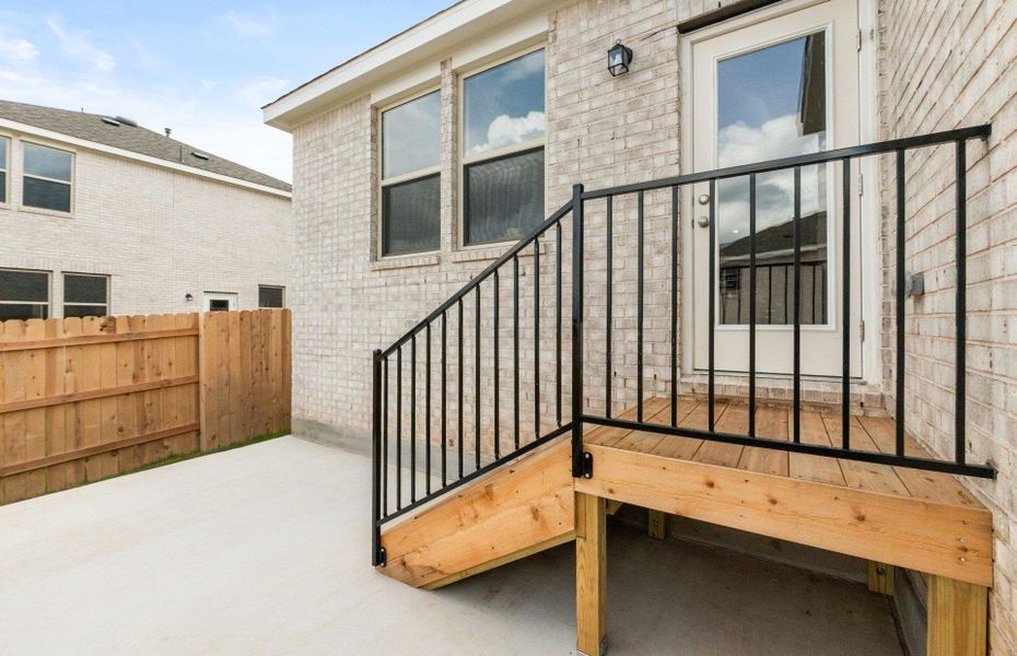 Exterior details and patio area of a home in La Cima, San Marcos (Image 3).