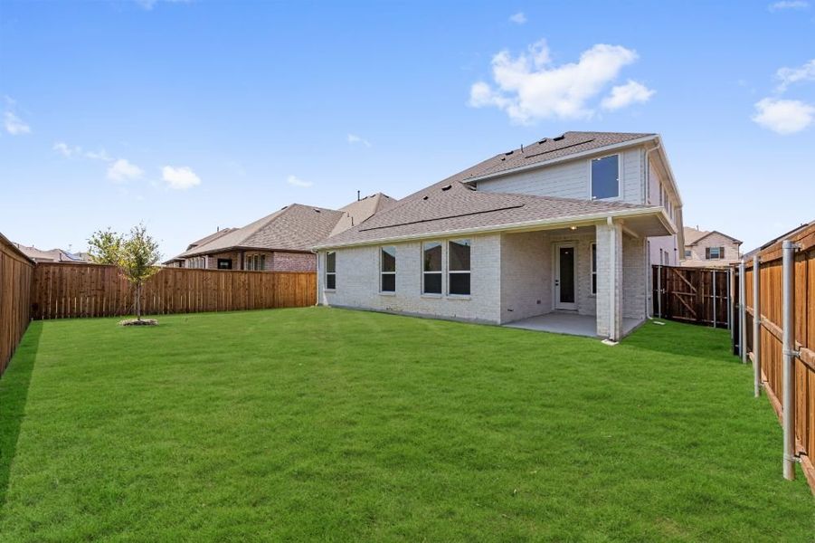 Representative exterior details of a home built from the San Marcos by UnionMain Homes in Elevon, Lavon (Image 2). Representative exterior details of a home built from the San Marcos by UnionMain Homes in Elevon, Lavon (Image 2).